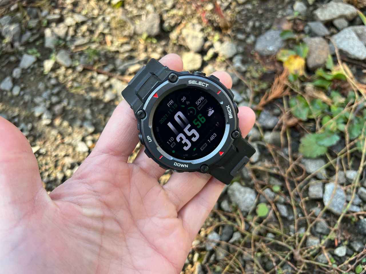 スマートウォッチ『Amazfit T-Rex Pro』をレビュー！2週間以上電池が持って血中酸素濃度も測れる優れモノ (1/5) -  ハピキャン｜キャンプ・アウトドア情報メディア