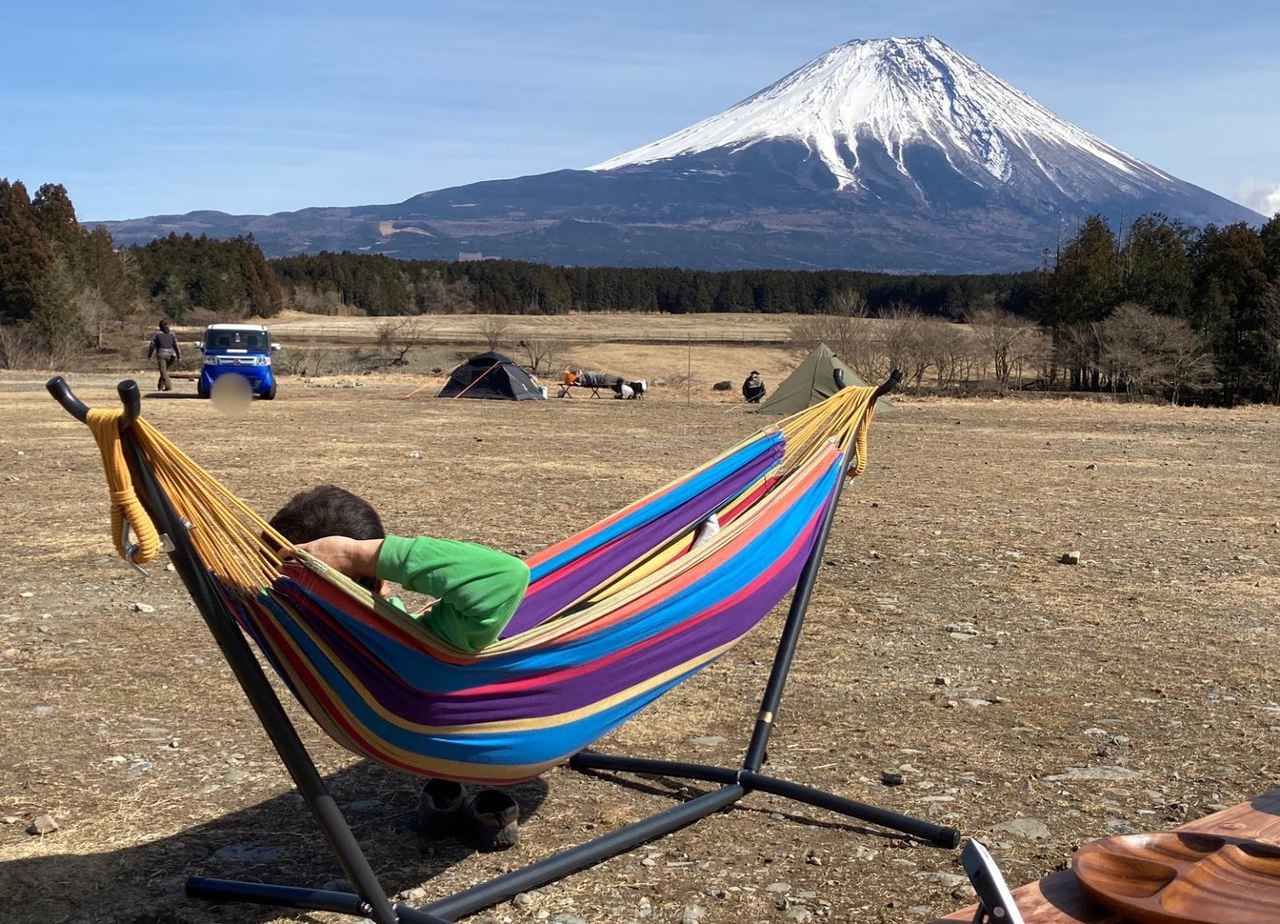 徹底レビュー】ビブレ「自立式ハンモック」 キャンプ場でも室内でも寝心地抜群！ - ハピキャン｜キャンプ・アウトドア情報メディア