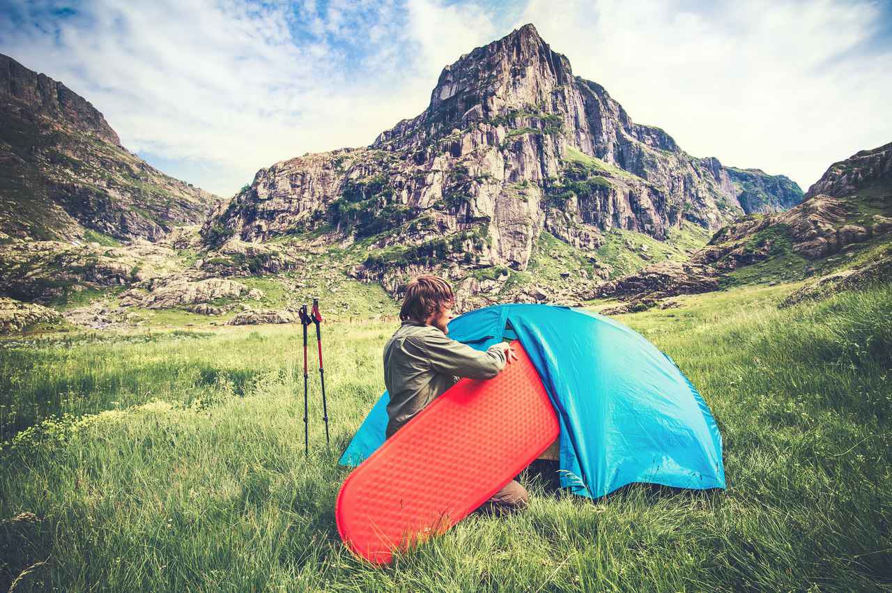 【エアーマット6選！】筆者おすすめ！ キャンプ・登山などシーンを選ばず使える軽量タイプを紹介！