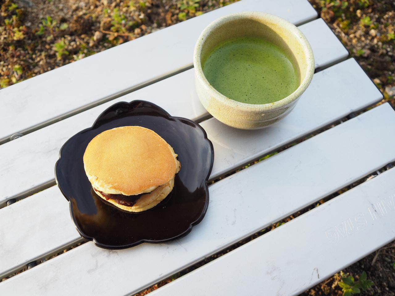 キャンプで作れる簡単スイーツ「どら焼き」のレシピ！フライパンで焼いて挟むだけ