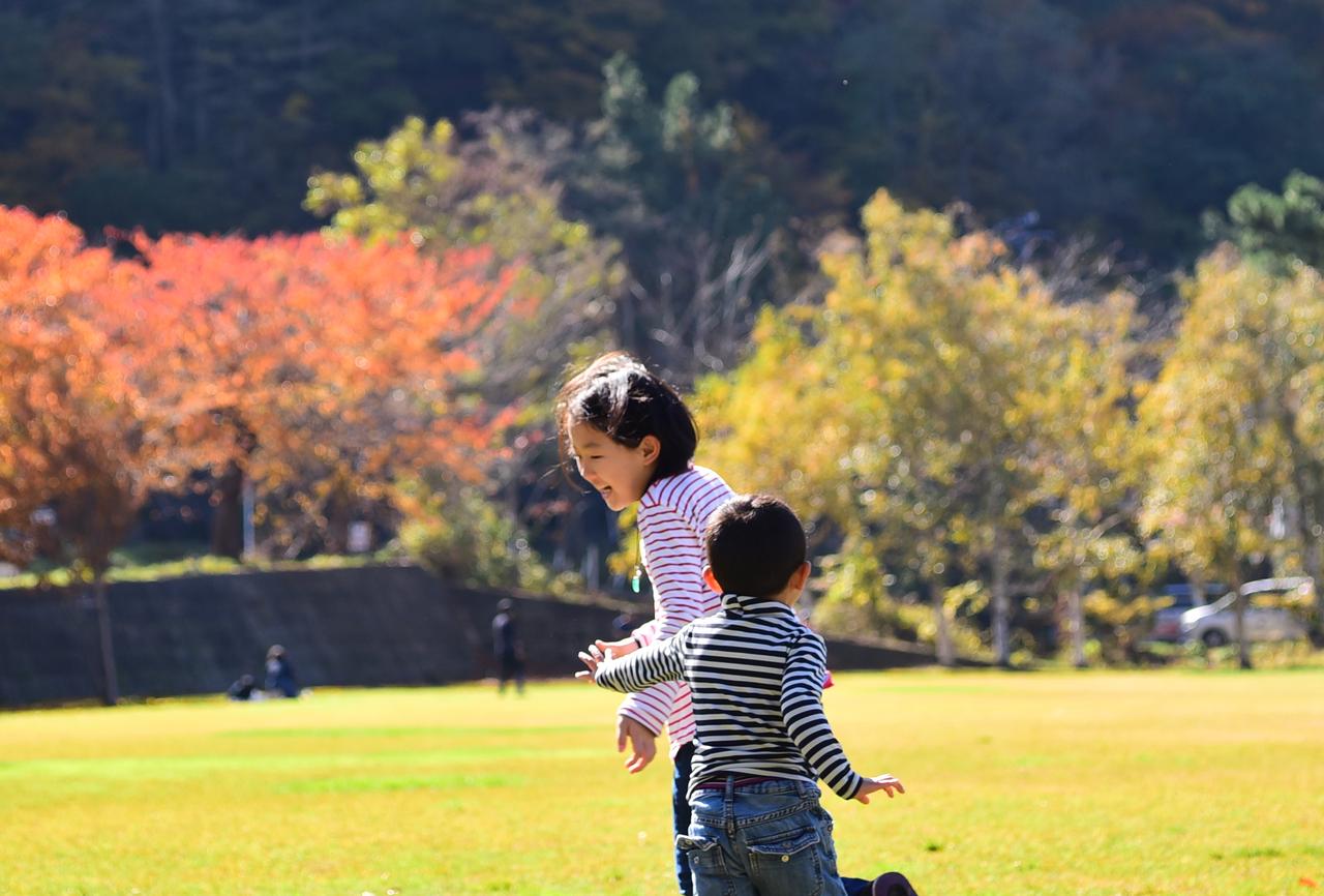 何して遊ぶ？キャンプ経験豊富な子どもたちが選ぶ『キャンプで楽しい遊び トップ５』