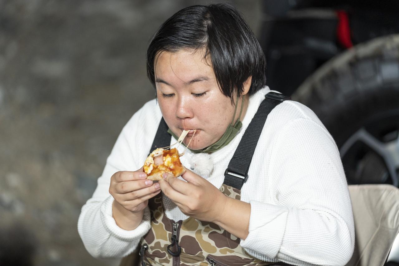 “とろサーモン村田流 地産地消キャンプ(後編)” 夕食は地元の食材をふんだんに使った特製ピザ＆自衛隊カレー! カレーの決め手はコーヒー牛乳!?【おぎやはぎのハピキャン】