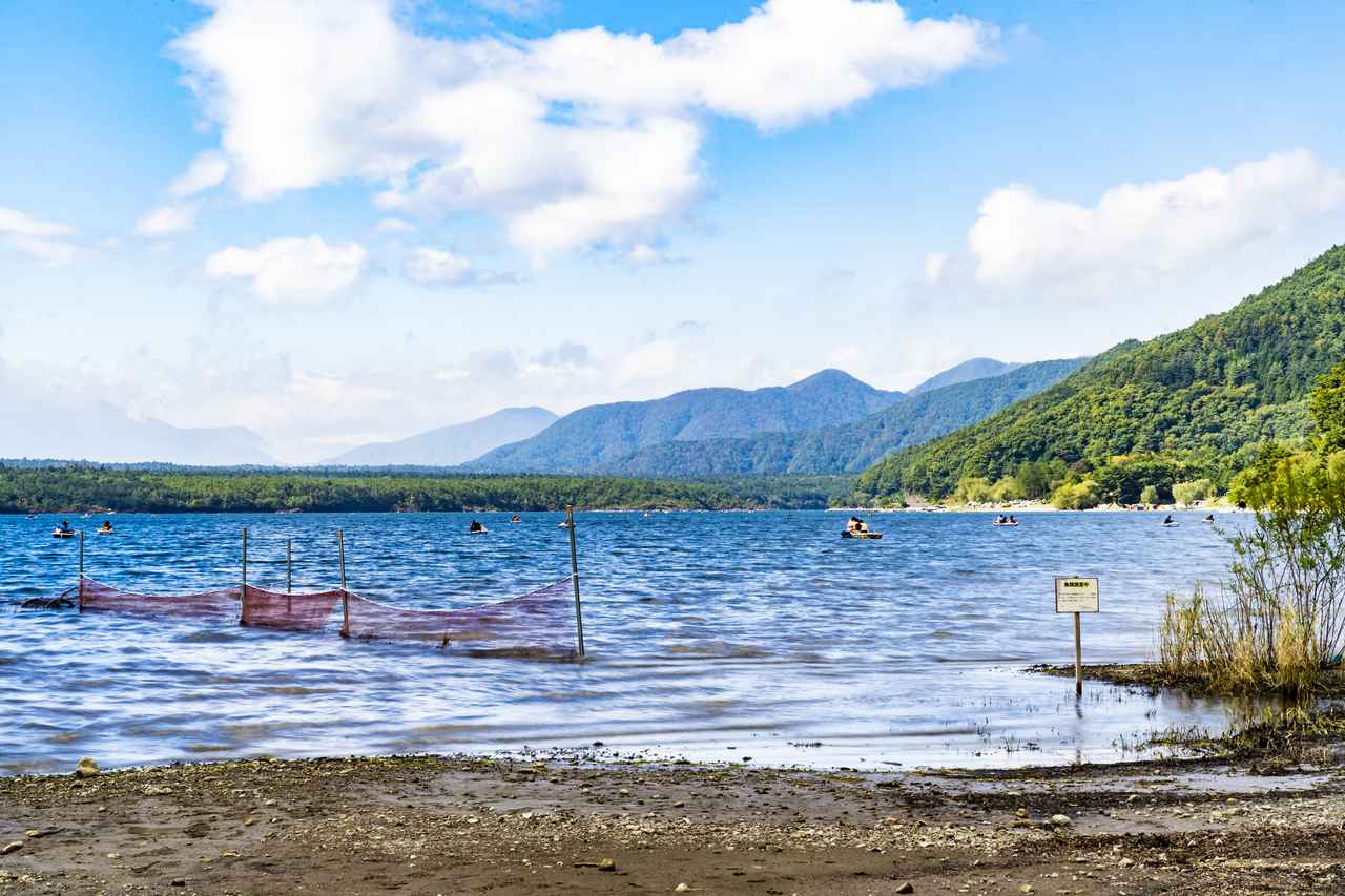 【おすすめキャンプ場79】おぎやはぎのハピキャンロケ地！山梨県「西湖・湖畔キャンプ場」でカヤック体験