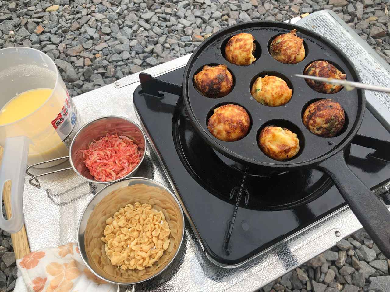 キャプテンスタッグのスキレット「マルチミニパン」で本格たこ焼き作り！キャンプやおうちで活躍