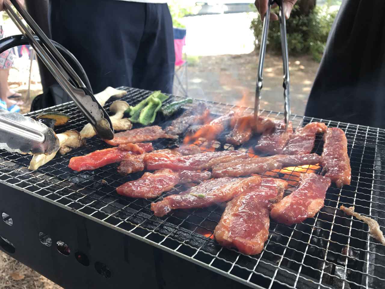 【BBQ料理】おすすめ肉料理レシピを公開！　お肉を美味しく焼けるコツは？　バーベキュー調理のコツと便利グッズ2種をご紹介