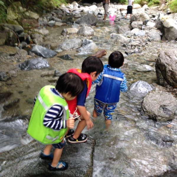 【行ってみた】子連れで思いっきり川遊びができる山梨県のキャンプ場3選