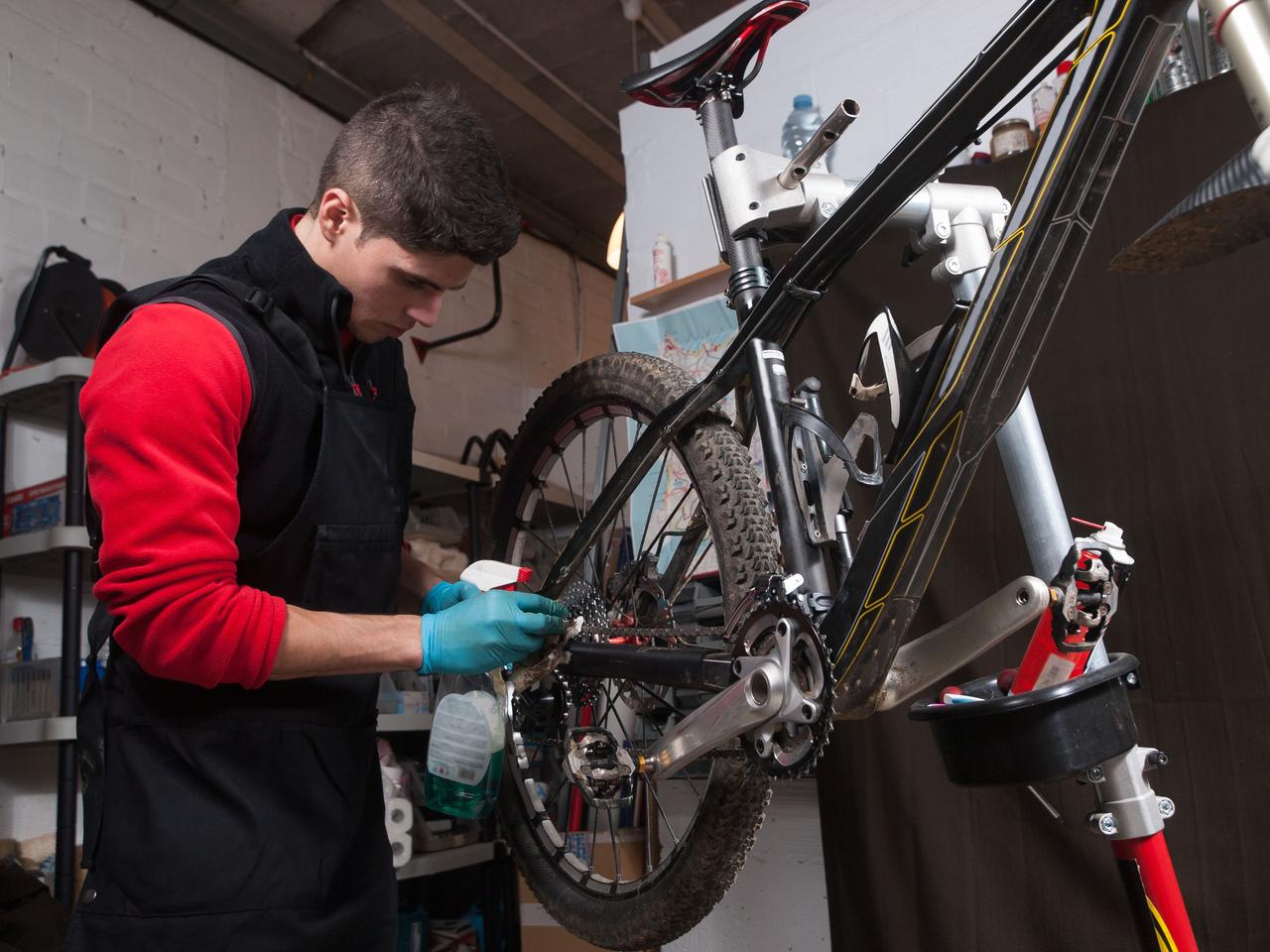 【自転車チェーンのサビ取りアイテム６選】サビ取り方法も解説！錆を落として自転車の寿命を延ばそう