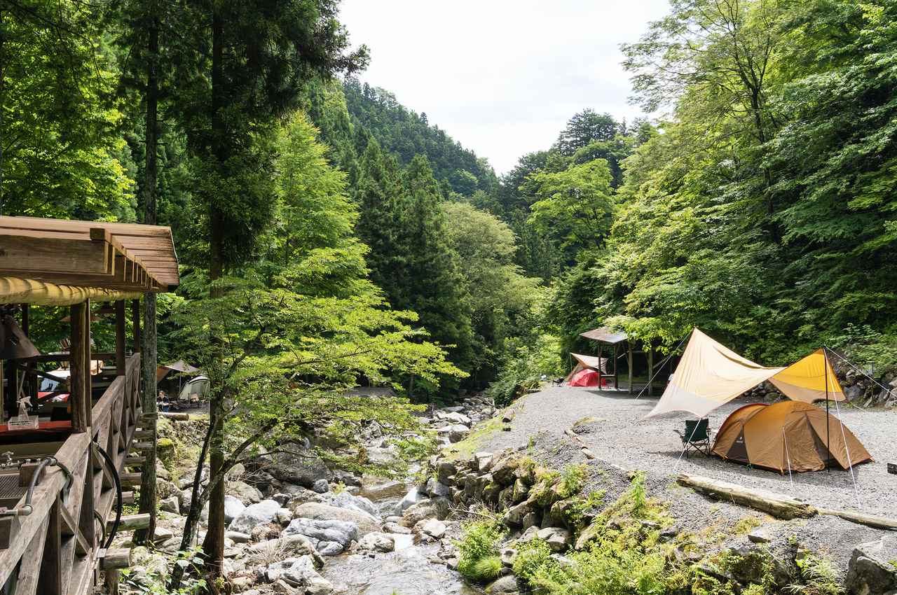 【おすすめキャンプ場70】東京都あきる野市「大岳キャンプ場」おぎやはぎのハピキャンロケ地で鍾乳洞探検や川遊び！