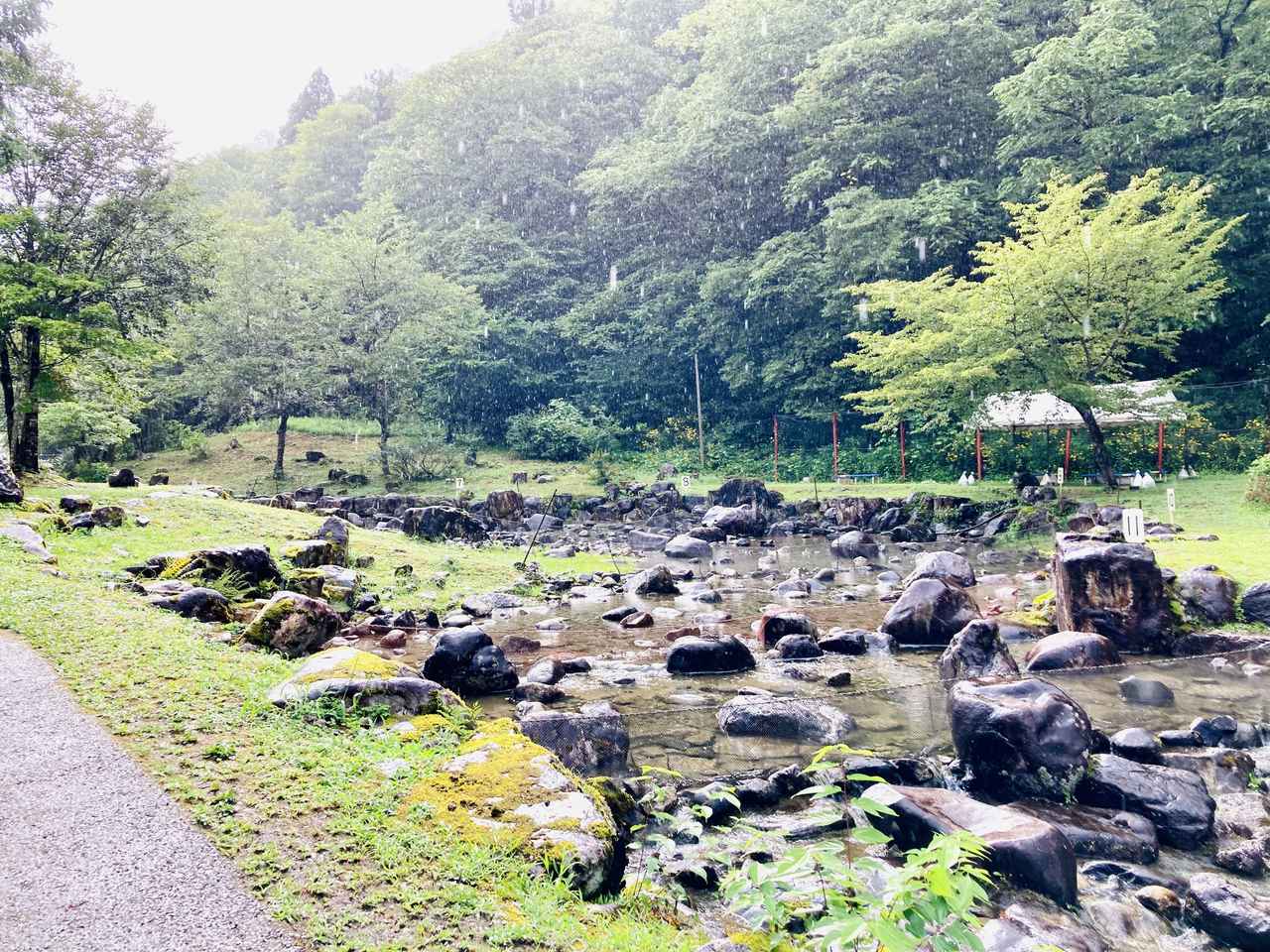 岐阜・飛騨「なかんじょ川つり公園キャンプ場」で安全な川遊び！ 初心者•ファミリー•ソロキャンパーにもオススメ　手ぶらOK