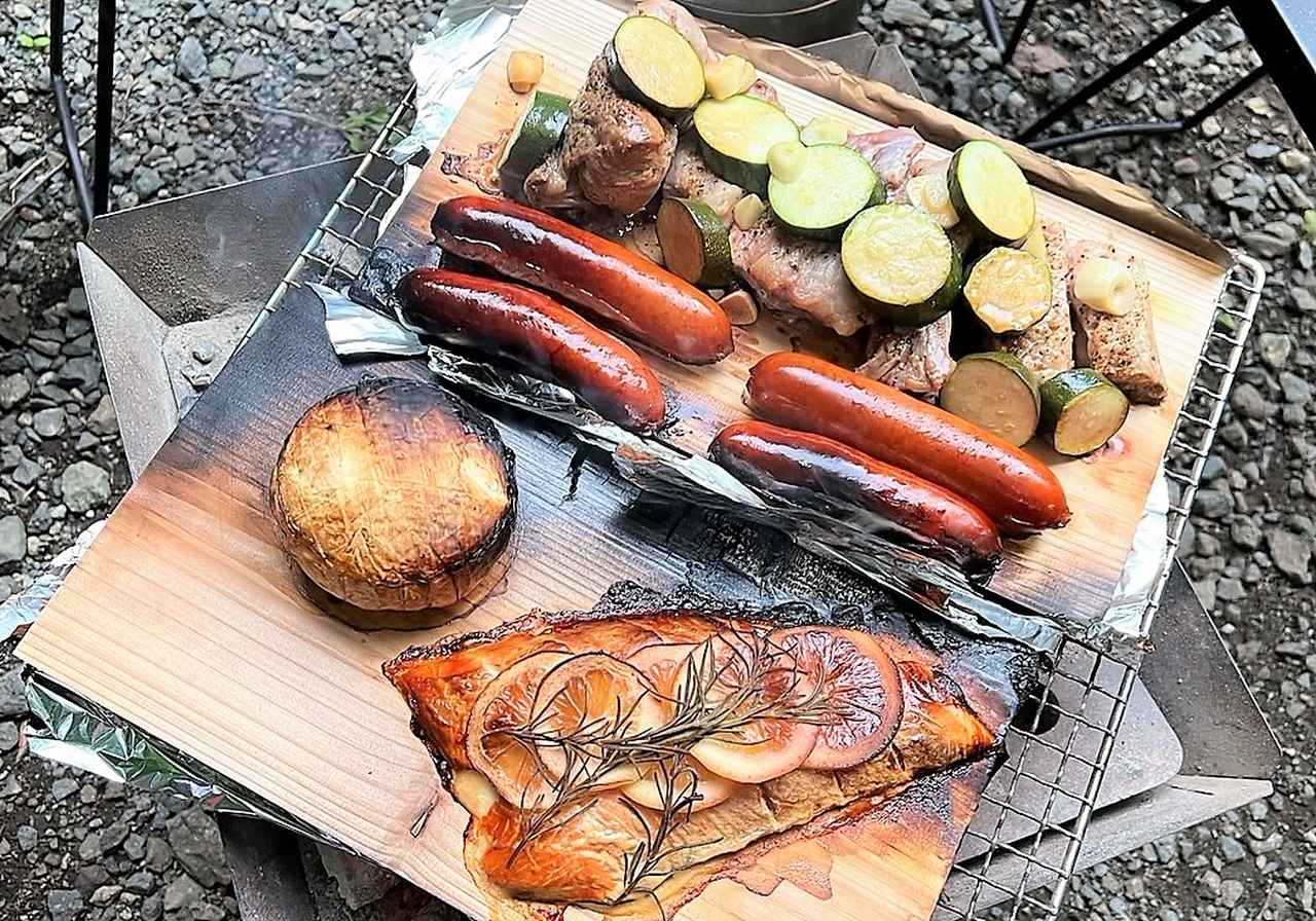 【簡単レシピ】失敗いらずで燻製風味のBBQができる「ウッドプランク」をやってみよう！