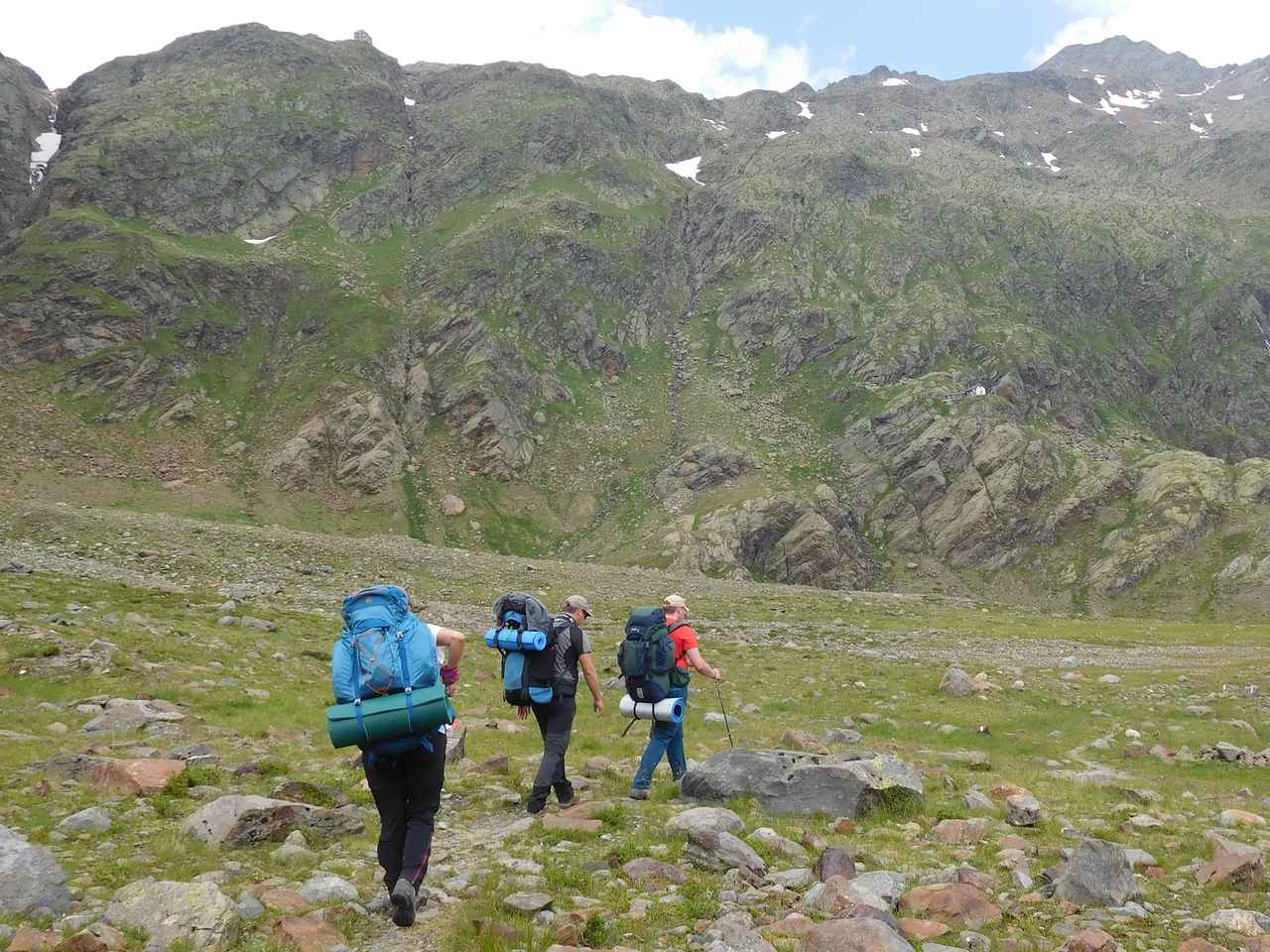 【ザック】登山の必須アイテム　ザック(登山リュック)の基本的使い方を紹介！　ベルト・ストラップなどの役立つ機能を解説！