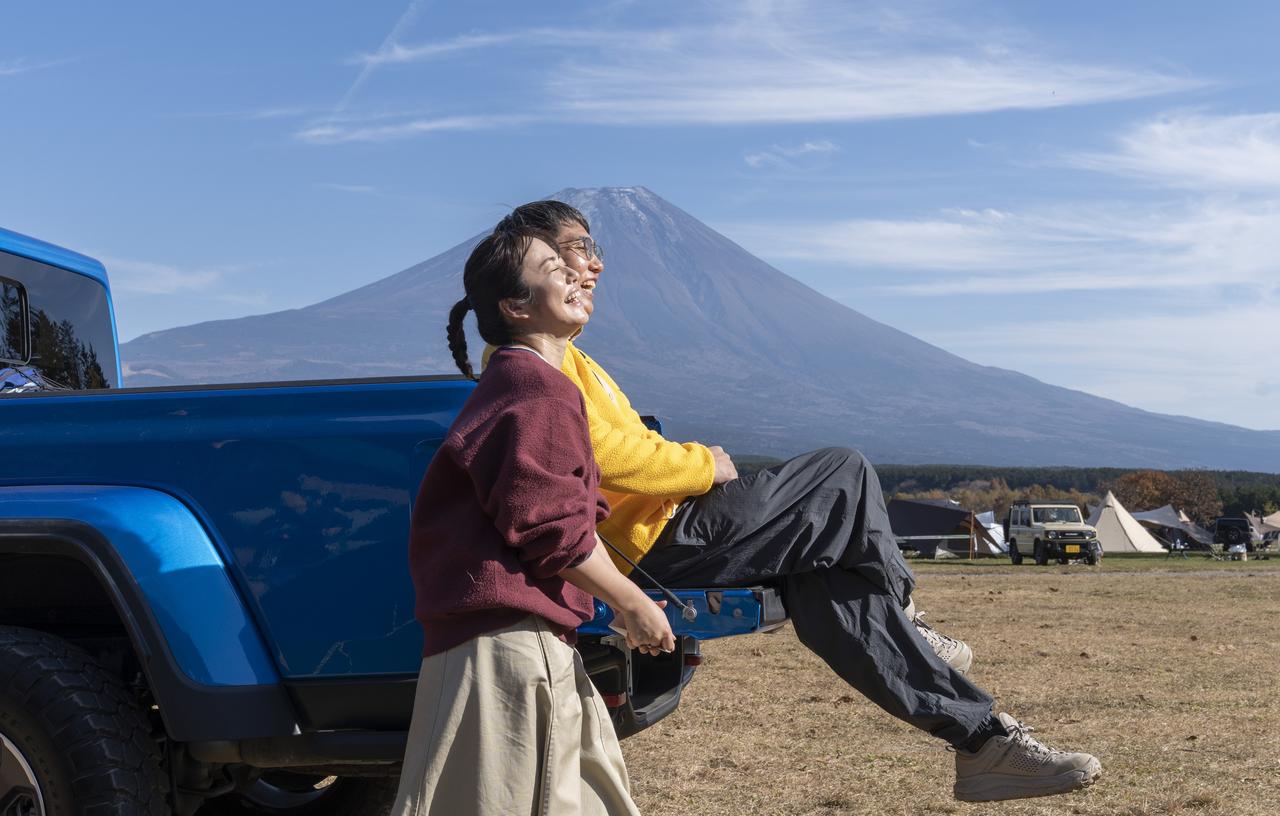 初心者でも楽しめるデュオキャンプ(前編)　2023年新春幕開け! 富士山麓•キャンパーの聖地“ふもとっぱら”を満喫！【おぎやはぎのハピキャン】