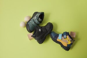 子どもの足元を冒険仕様に！IFMEからVibramソール搭載のハイキングスニーカーが登場！