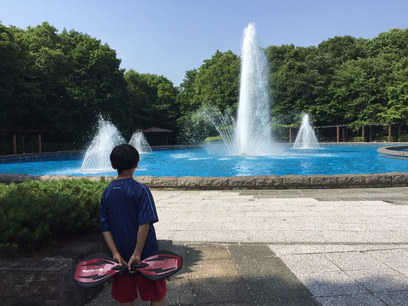 ブレイブボードを持っている子ども