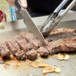 ＼キャンプで鉄板焼きフルコース／イワタニ『ホームシェフプレート』で高級料理が作れちゃう