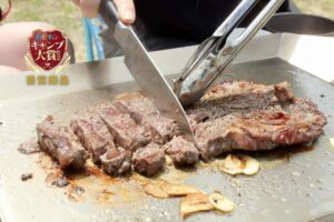 ＼キャンプで鉄板焼きフルコース／イワタニ『ホームシェフプレート』で高級料理が作れちゃう