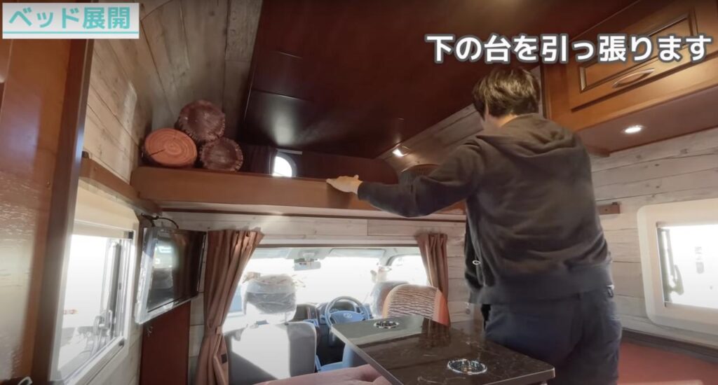 キャンピングカー『レジストロアウル』のバンクベッド