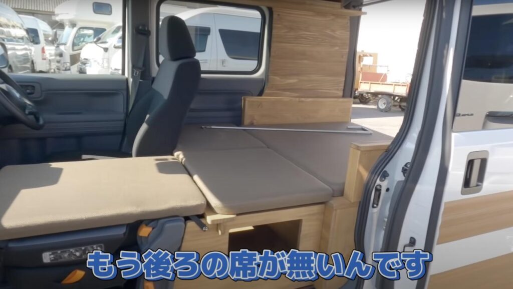 キャンピングカー『リトリートミニ』の内装