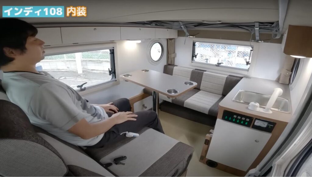 キャンピングカー『インディ108』の内装