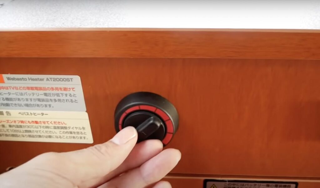 キャンピングカー『インディ727』の内装・FFヒーター
