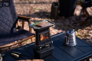 ランタン、ストーブ、調理器…全部入り！WAQの「アイアンストーブ」が便利すぎる