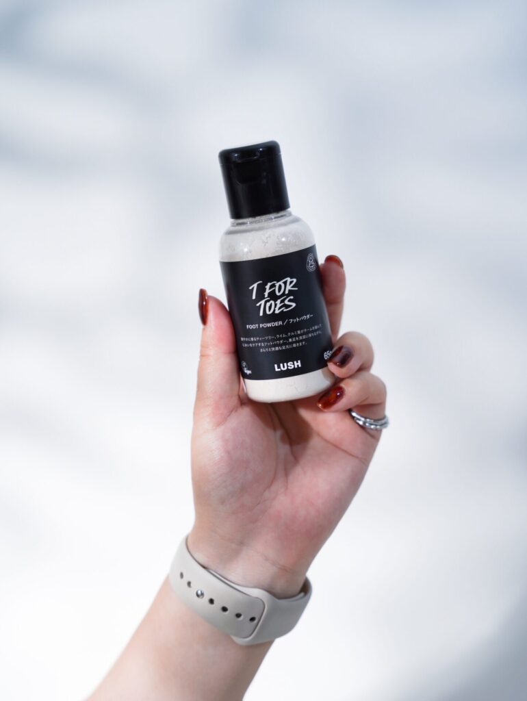 LUSH『素足のTブレイク（パパの足）』はサンダルを履くときにも使いやすいからキャンプにいい