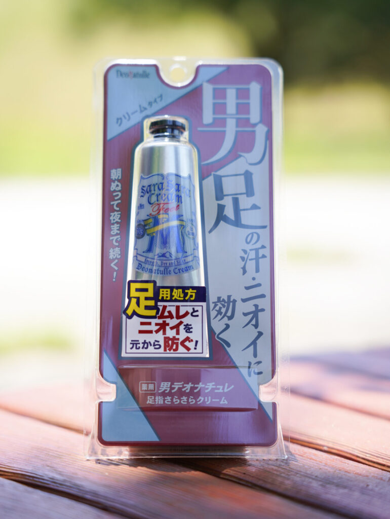 夏キャンプのニオイ対策に最適なデオナチュレ『男足指さらさらクリーム』のパッケージ
