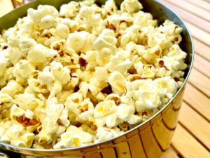 ポップコーンの作り方とレシピを徹底解説！キャンプ中に手軽に試せる調理方法もご紹介