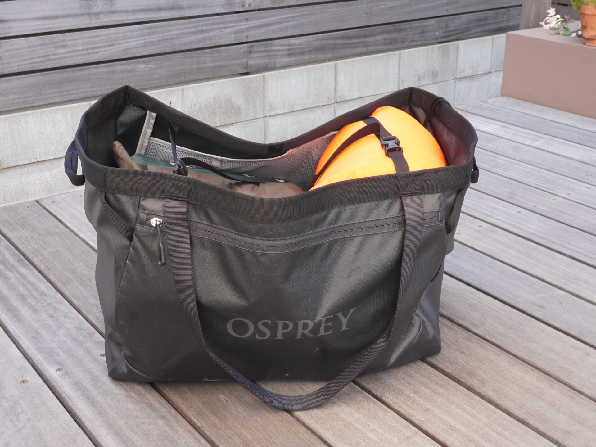 【60L大容量】キャンプから買い物まで！オスプレーのギアトートが本気で万能だった【使用レビュー】