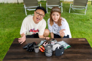 【防災士監修】実はもう持ってた!? トンりお夫妻と考える「災害時に役立つアウトドアグッズ7選」