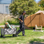 キャンプの荷物運びに大革命！電動キャリーワゴン「e-Wagon Air」なら急な坂道も指一本で進む！