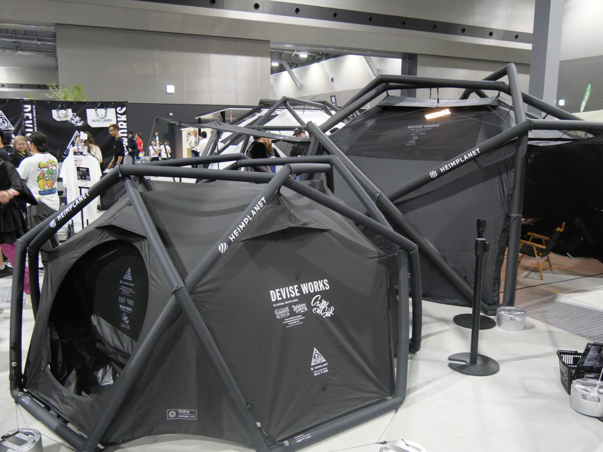 こだわり派に刺さるキャンプギア5選！コラボテント、焚き火台ブラシなど逸品を紹介【FIELDSTYLE JAPAN 2025】 　