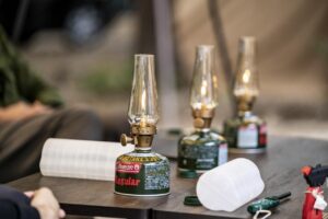 ガスランタンおすすめ12選!キャンプで人気のCB缶タイプや使い方、LEDとの違いも解説