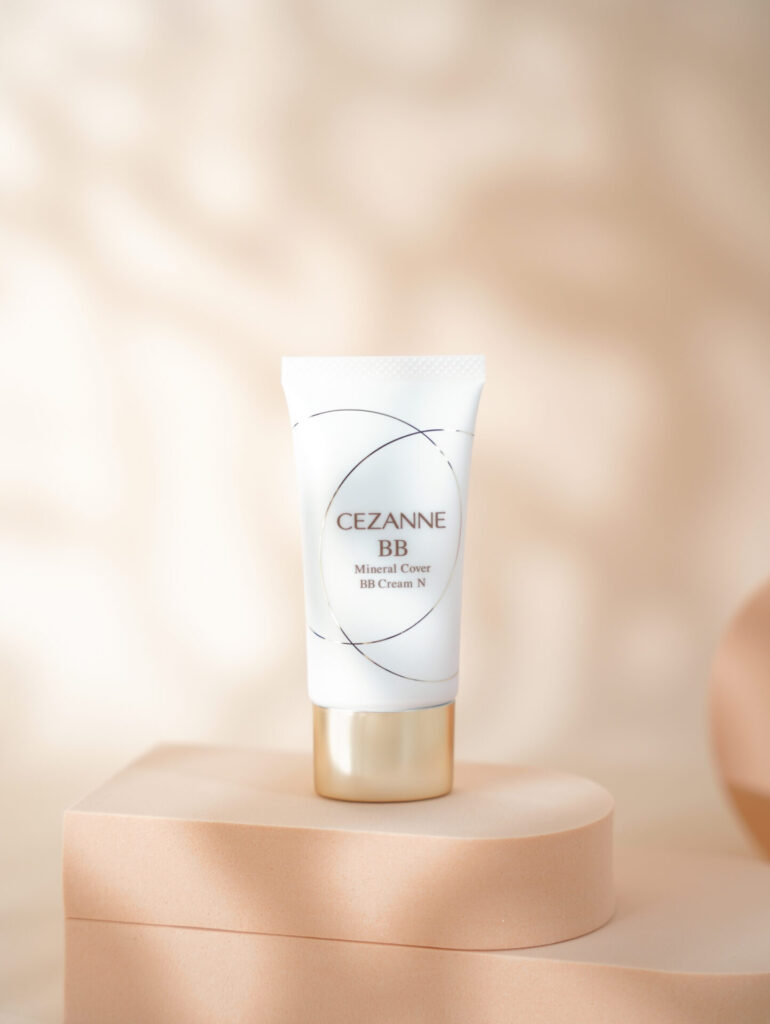 キャンプのベースメイクにおすすめなセザンヌ『ミネラルカバーBBクリームN』のパッケージ画像