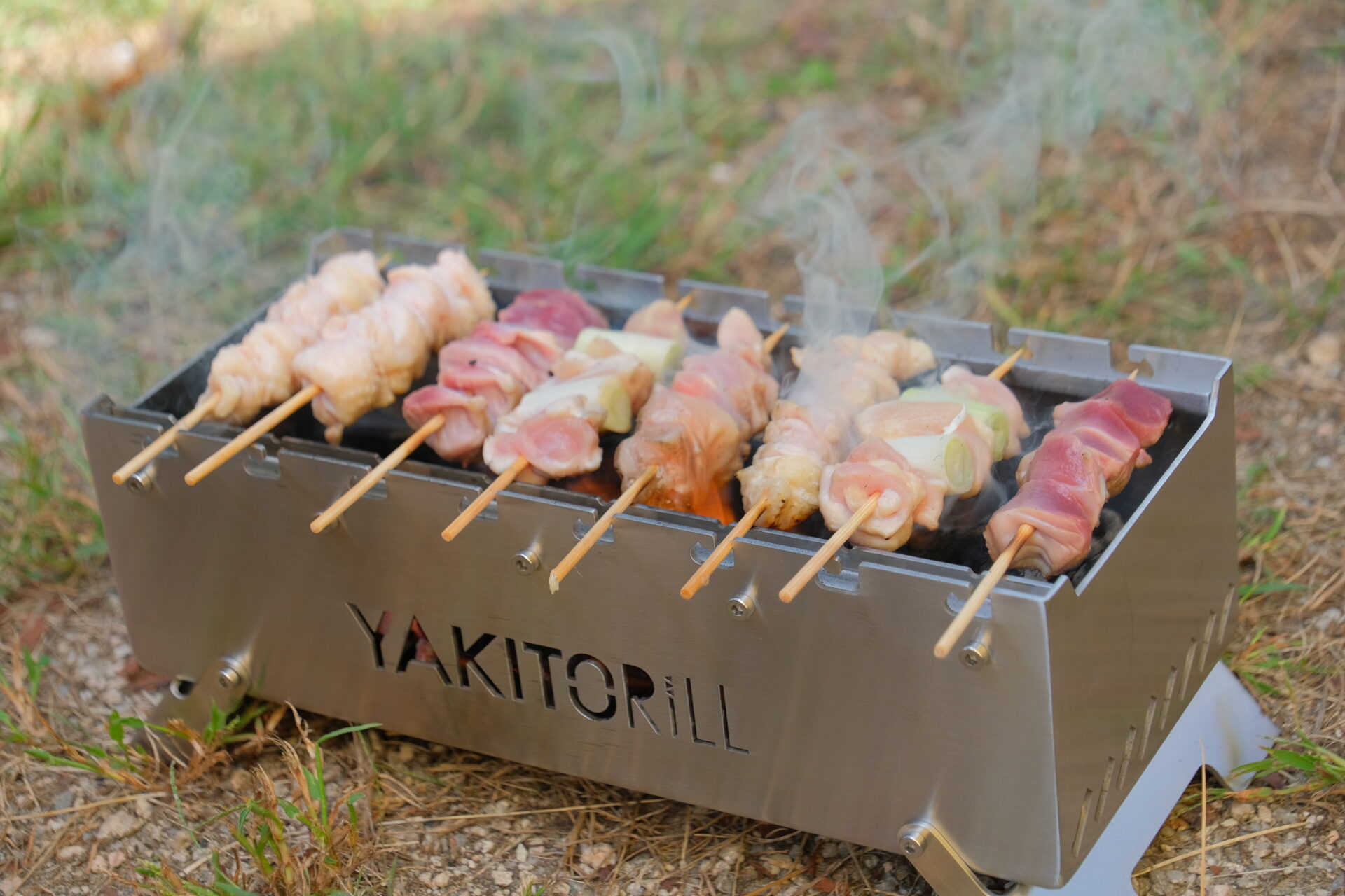 焼き鳥は浮かせて焼く！『ヤキトリル炭火』なら誰でも職人級に【レビュー】