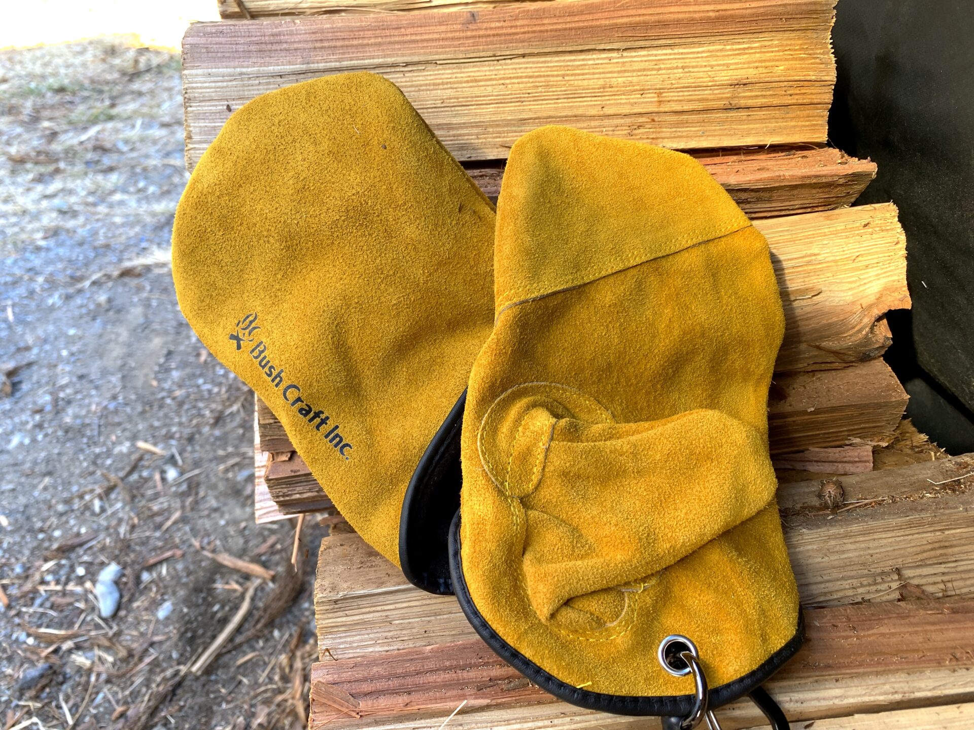 爆速1秒で着脱!Bush Craft Inc.の『クイック焚き火ミトン』が爆売れの予感…【速報レビュー】