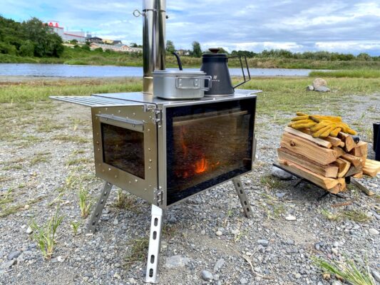 【憧れのフルガラス薪ストーブ】Mt.SUMI『オーラ FG ステンレス』レビュー！冬キャンプが激変した5つの理由