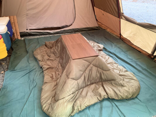 【ソロキャンパー歓喜】電源なしで足元ぽかぽか！アルペンアウトドアーズ「こたつユニット88」徹底レビュー