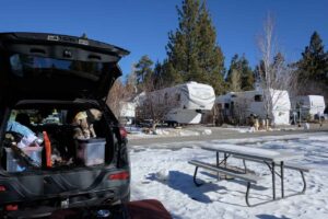 冬キャンプの必需品10選|服装や寒さ対策、あったら便利なアイテムまで