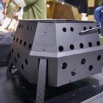 【この焚き火台、革新的！】ハンドル1回”秒”で完成すると話題沸騰「カーゴコンテナ」の注目ギア