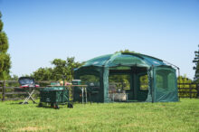 【コールマン】創業125周年を記念した限定コレクションを発表！新作大型シェルターや象徴カラー・グリーンの定番アイテムが限定登場