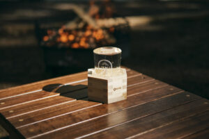 「日本のものづくりを、外の時間へ」HILLS FIELDから、ヒノキ香る『六角升』と懐かしい『レトロミニグラス』が登場