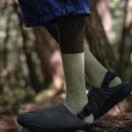 脱ぎ履きの自由と、動ける安心感。SUBUの冬サンダルに「カカト」がついた！