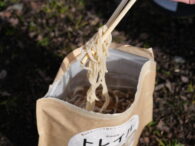 「えっ、お湯だけ？」4分で生麺級そばが完成。「トレイルそば」が年越しキャンプの新常識【新作レビュー】