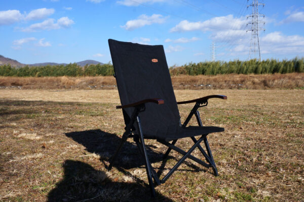 4段階リクライニング×収束式で“食事も休憩も快適”。ハイランダーの新作チェアを実使用レビュー