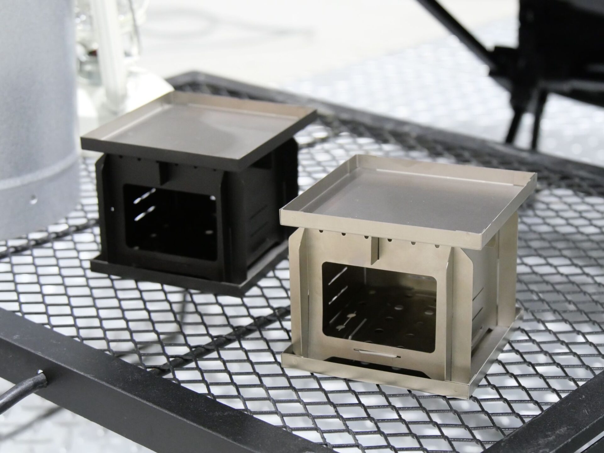 【3/7まで】達成率3755％の伝説ギア「チタンコンロ」再始動！113gでポケット収納の本格UL焚き火台