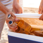 キャンプで使うクーラーボックス台の選び方と代用術｜おしゃれに設置するコツ