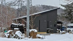 【福島】滝の音とオーナーの気遣いに心解ける。川遊びも冬も楽しめる「245瀞 West Country Base」