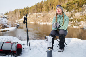 冬キャンプの服装ガイド|レディース向けおしゃれ防寒コーデ&おすすめアイテム