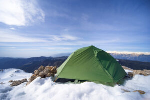 雪山向けのテントおすすめ7選！失敗しない選び方や注意点も解説